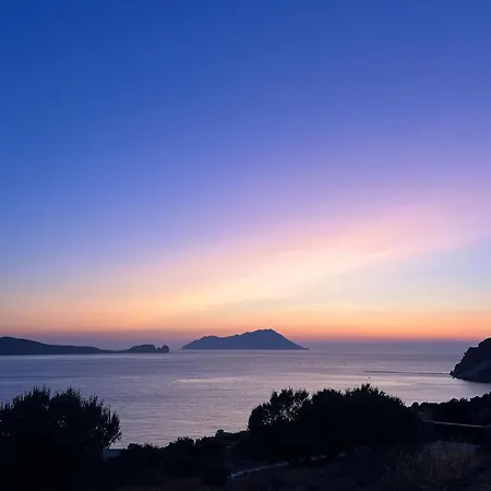 Areti Horizon Pensionat Milos Island